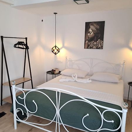 Appartamento Studio Apartman Maris Zara Esterno foto