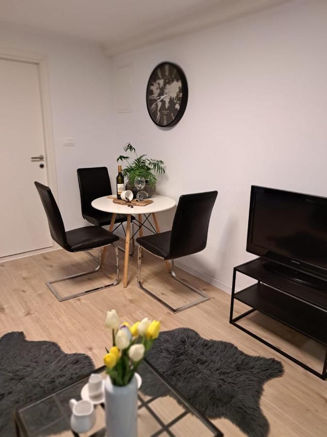 Appartamento Studio Apartman Maris Zara Esterno foto