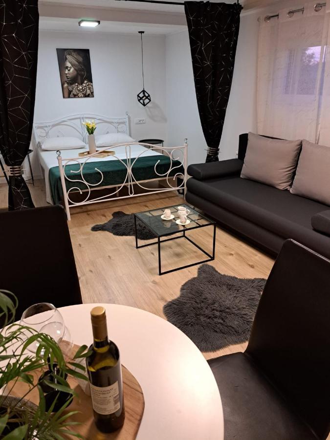 Appartamento Studio Apartman Maris Zara Esterno foto