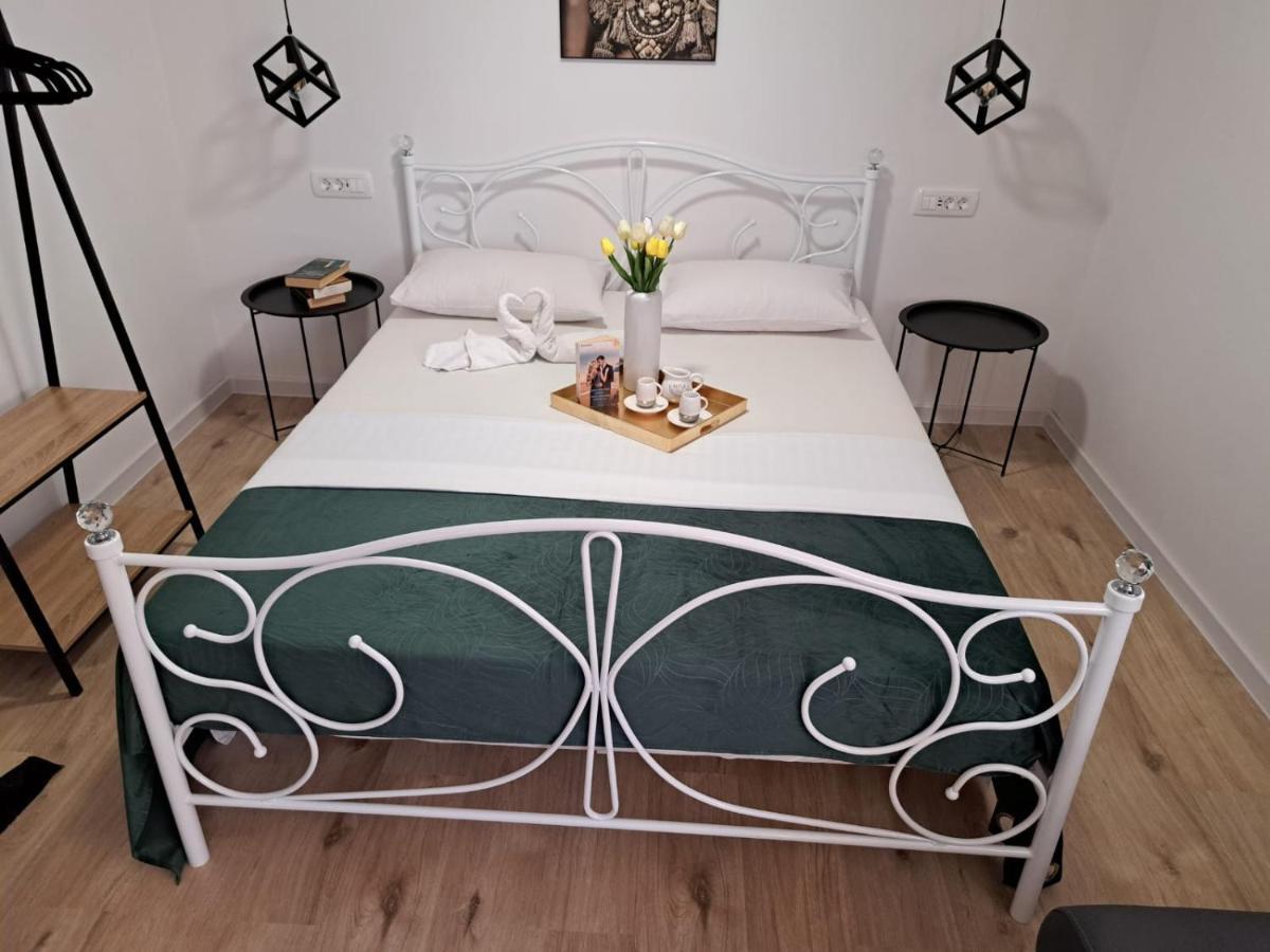 Appartamento Studio Apartman Maris Zara Esterno foto
