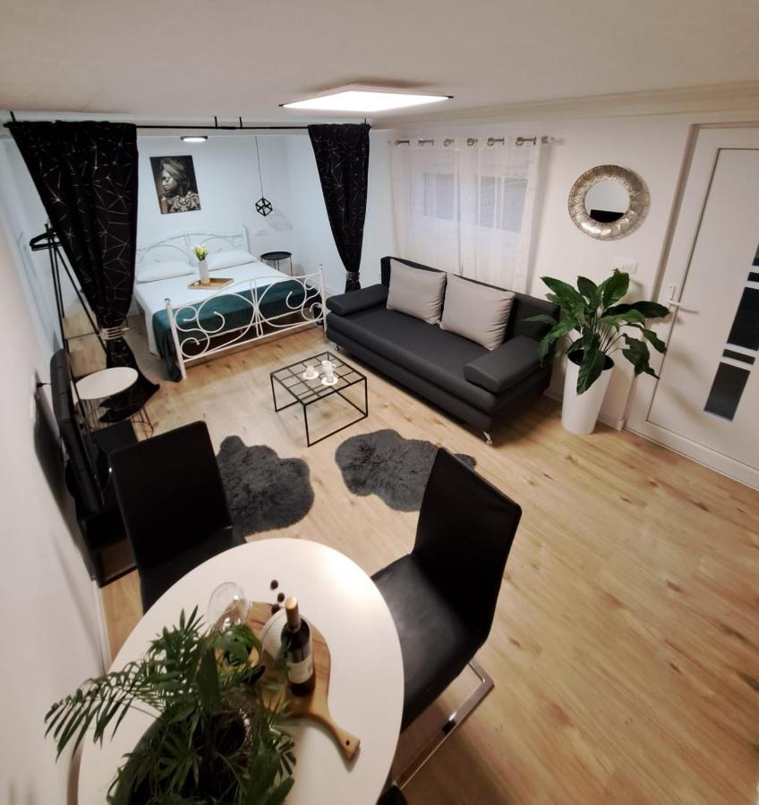 Appartamento Studio Apartman Maris Zara Esterno foto