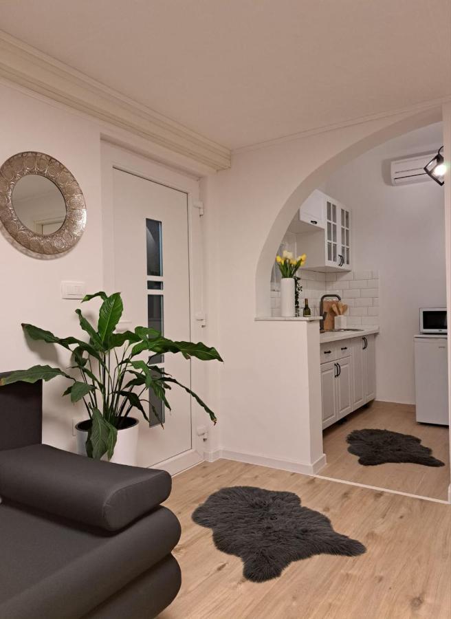 Appartamento Studio Apartman Maris Zara Esterno foto