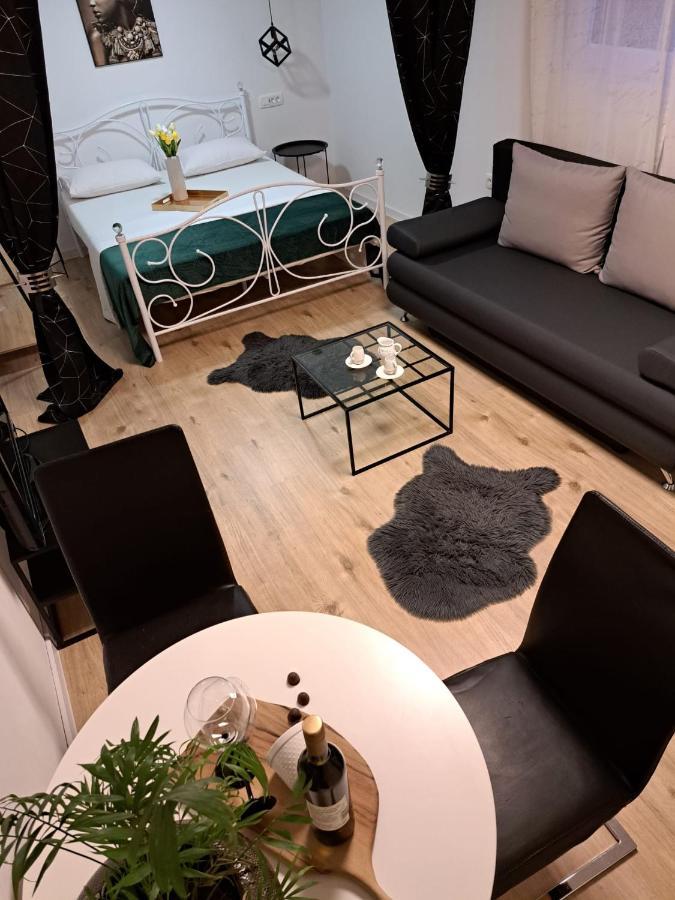 Appartamento Studio Apartman Maris Zara Esterno foto